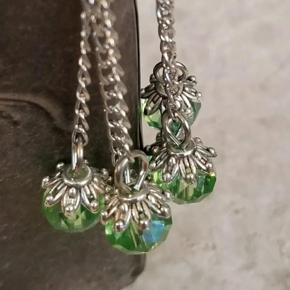 🎄🎅🎁 Triple Chained Green Crystal Swing Earrings - Picture 2 of 3